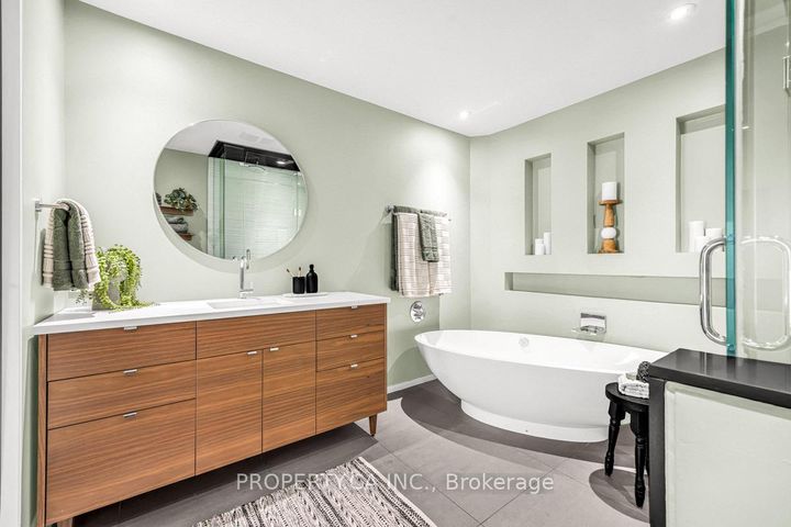 Photo 21 at 270 Euclid Avenue, Bellwoods, Toronto