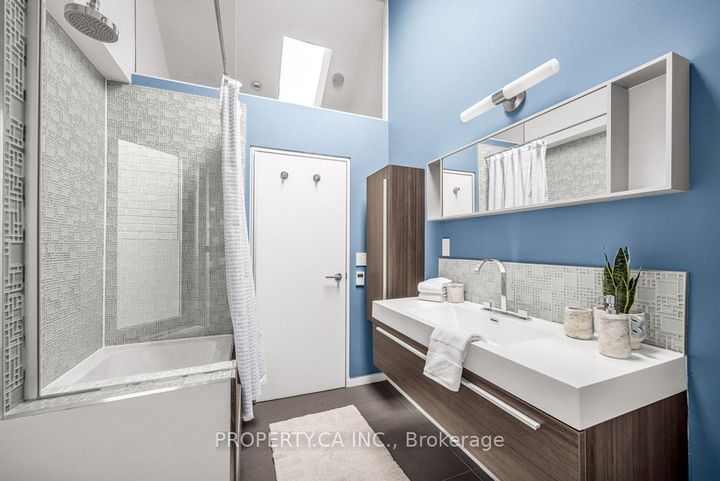 Photo 27 at 270 Euclid Avenue, Bellwoods, Toronto