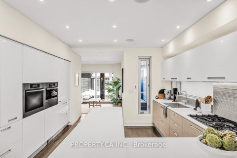 Photo 10 at 270 Euclid Avenue, Bellwoods, Toronto