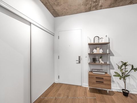 Photo 2 at 202 - 478 King Street W, Waterfront Communities C1, Toronto