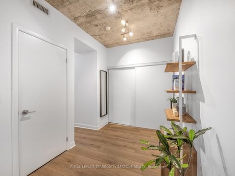 Photo 3 at 202 - 478 King Street W, Waterfront Communities C1, Toronto