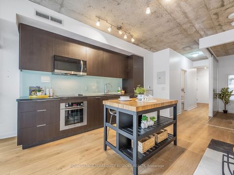 Photo 11 at 202 - 478 King Street W, Waterfront Communities C1, Toronto