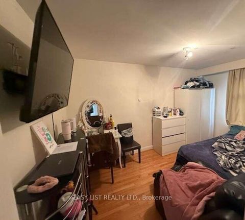 Photo 9 at 49 Blaydon Avenue, CFB, Toronto