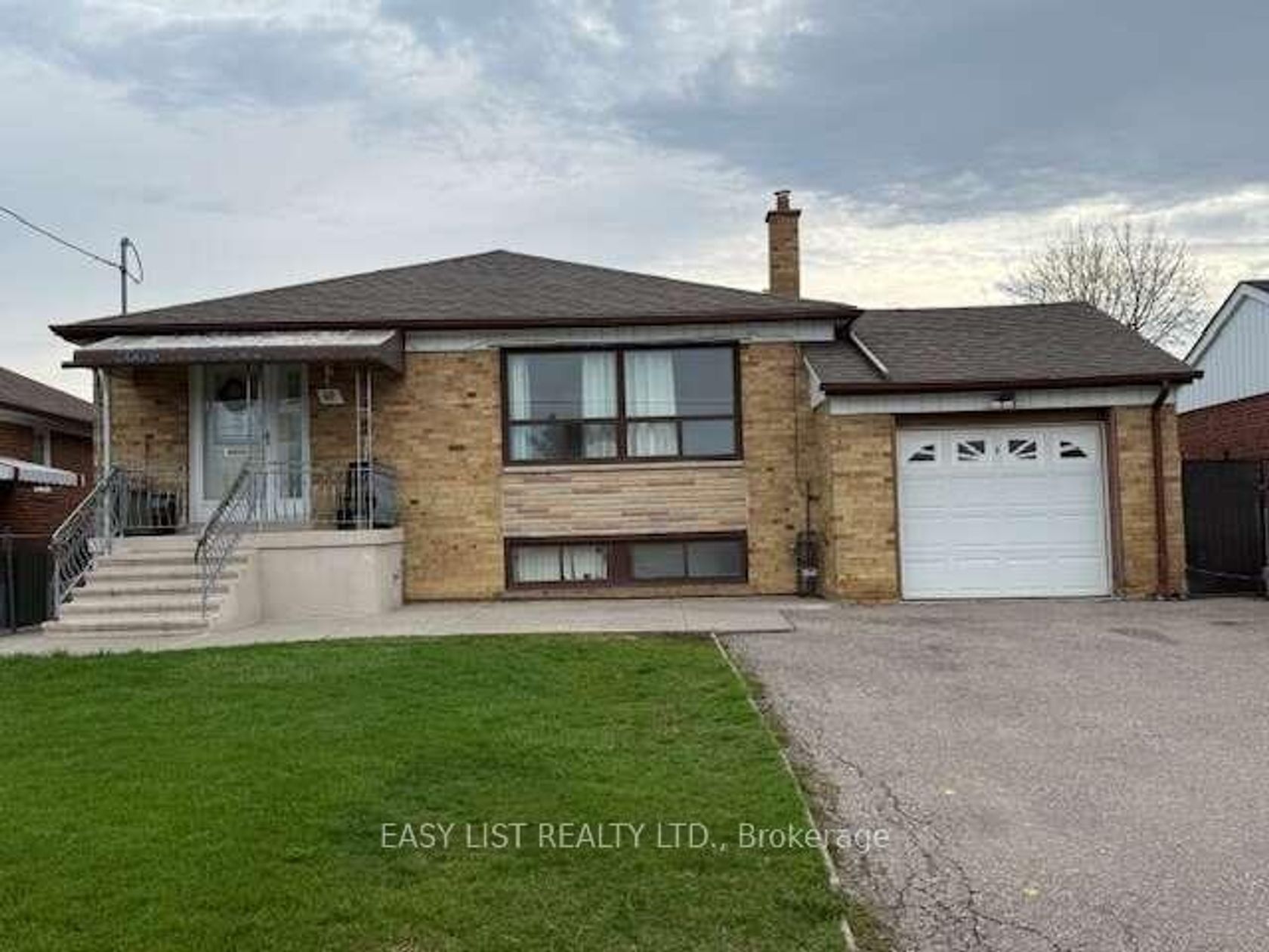 49 Blaydon Avenue, CFB, Toronto photo number 2