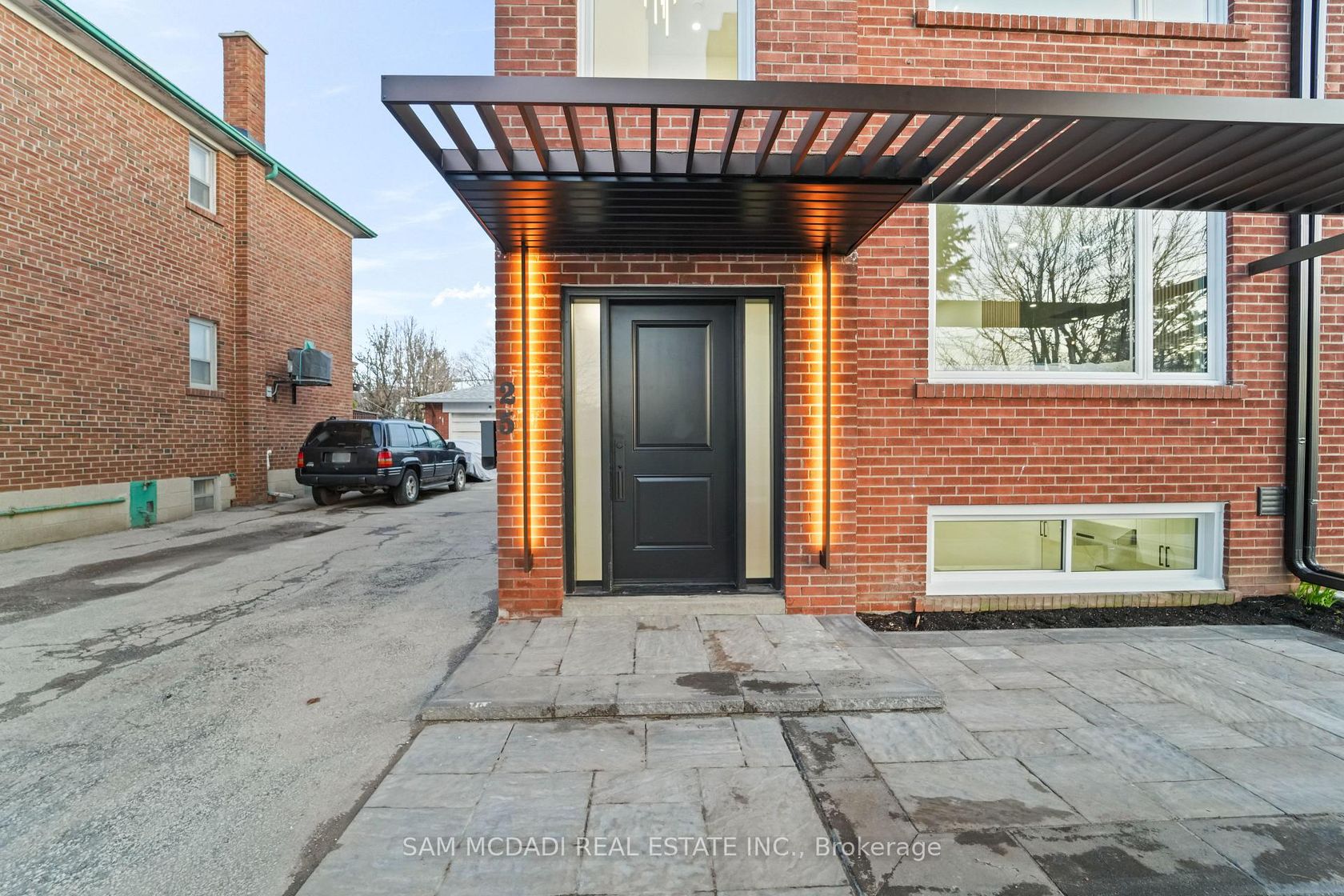 25 Falstaff Avenue, Maple Leaf, Toronto photo number 2