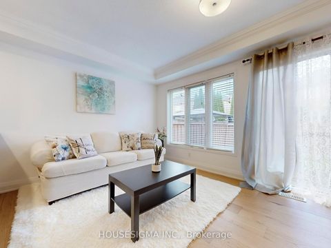 Photo 2 at 226 Canada Drive, Vellore Village, Vaughan