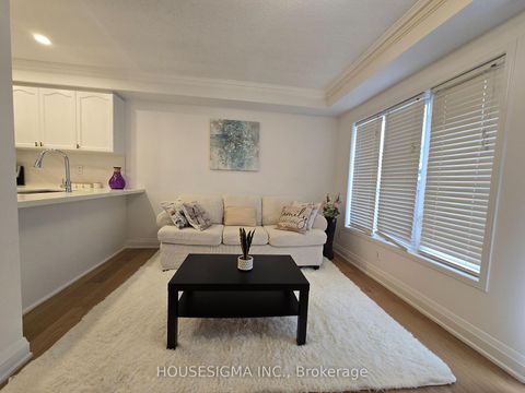 Photo 4 at 226 Canada Drive, Vellore Village, Vaughan