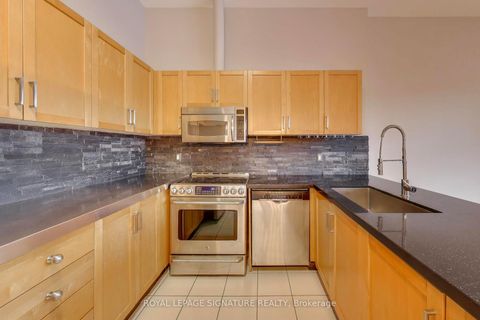 Photo 4 at 801 - 700 King Street W, Niagara, Toronto