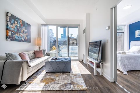 Photo 1 at 409 - 435 Richmond Street W, Waterfront Communities C1, Toronto
