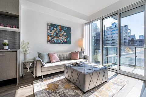 Photo 3 at 409 - 435 Richmond Street W, Waterfront Communities C1, Toronto