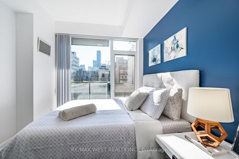 Photo 4 at 409 - 435 Richmond Street W, Waterfront Communities C1, Toronto