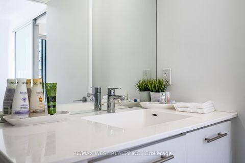 Photo 5 at 409 - 435 Richmond Street W, Waterfront Communities C1, Toronto