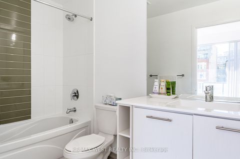 Photo 6 at 409 - 435 Richmond Street W, Waterfront Communities C1, Toronto