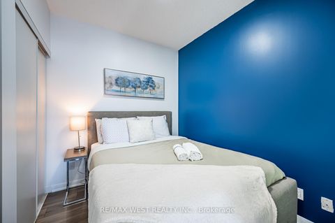 Photo 11 at 409 - 435 Richmond Street W, Waterfront Communities C1, Toronto