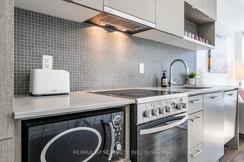 Photo 12 at 409 - 435 Richmond Street W, Waterfront Communities C1, Toronto