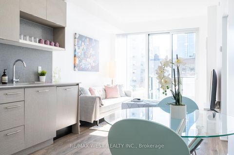 Photo 14 at 409 - 435 Richmond Street W, Waterfront Communities C1, Toronto