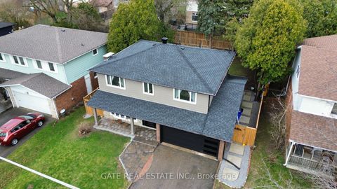 Photo 1 at 10 Thorny Brae Drive, Royal Orchard, Markham