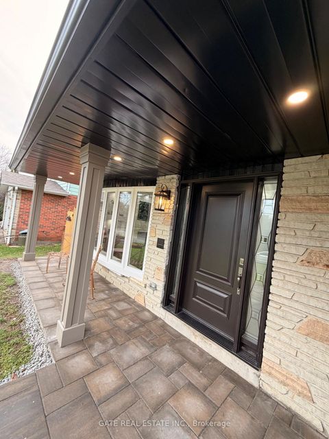 Photo 3 at 10 Thorny Brae Drive, Royal Orchard, Markham