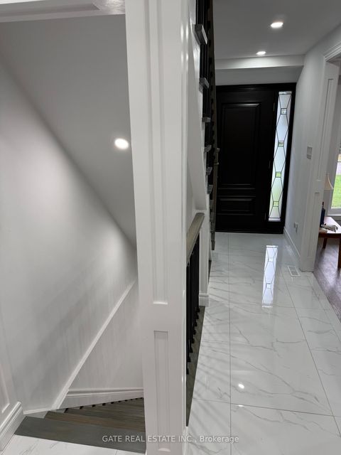 Photo 6 at 10 Thorny Brae Drive, Royal Orchard, Markham