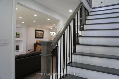 Photo 9 at 10 Thorny Brae Drive, Royal Orchard, Markham