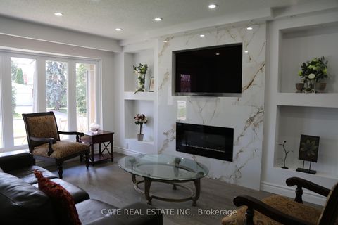 Photo 10 at 10 Thorny Brae Drive, Royal Orchard, Markham