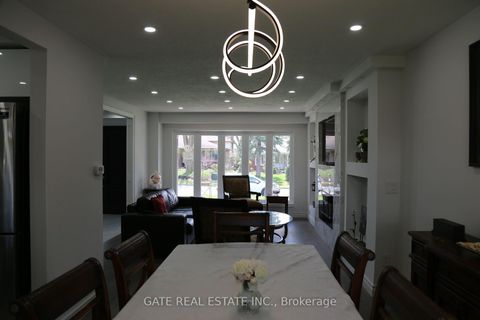 Photo 11 at 10 Thorny Brae Drive, Royal Orchard, Markham