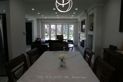 Photo 13 at 10 Thorny Brae Drive, Royal Orchard, Markham