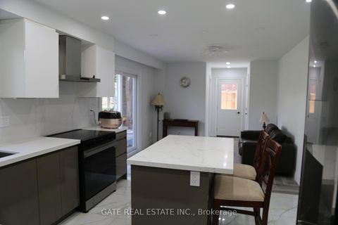 Photo 14 at 10 Thorny Brae Drive, Royal Orchard, Markham