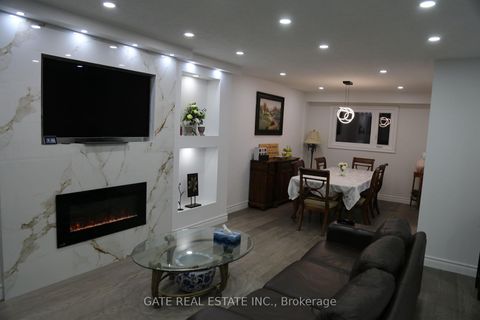 Photo 17 at 10 Thorny Brae Drive, Royal Orchard, Markham