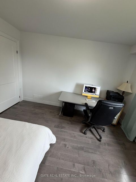 Photo 19 at 10 Thorny Brae Drive, Royal Orchard, Markham