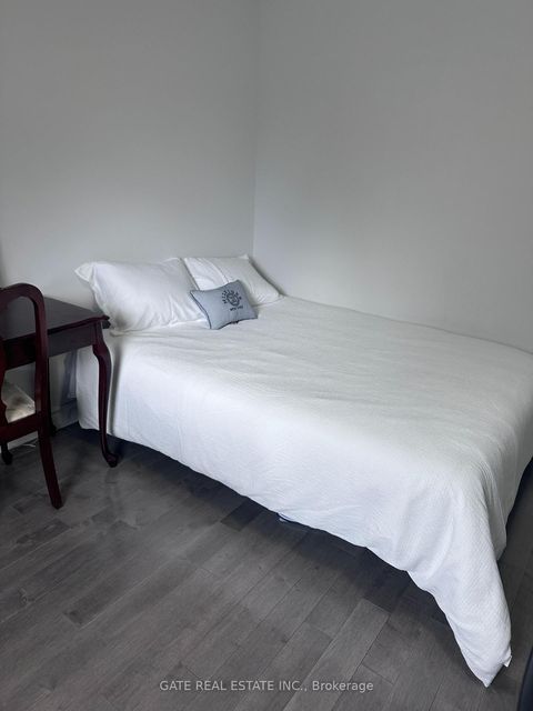 Photo 20 at 10 Thorny Brae Drive, Royal Orchard, Markham