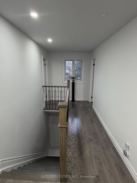 Photo 23 at 10 Thorny Brae Drive, Royal Orchard, Markham