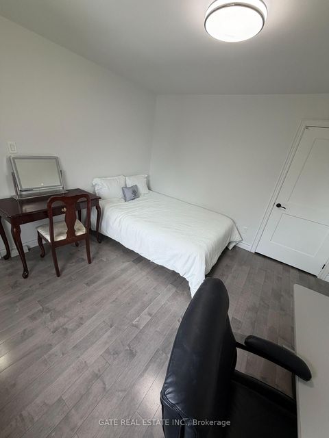 Photo 28 at 10 Thorny Brae Drive, Royal Orchard, Markham