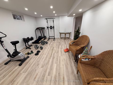 Photo 30 at 10 Thorny Brae Drive, Royal Orchard, Markham