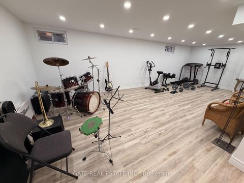 Photo 31 at 10 Thorny Brae Drive, Royal Orchard, Markham