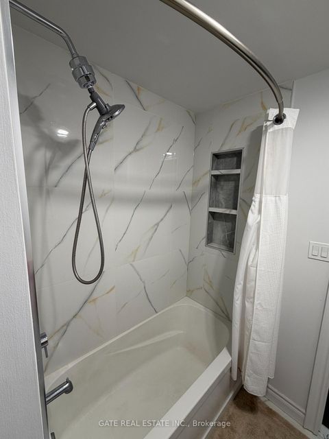 Photo 33 at 10 Thorny Brae Drive, Royal Orchard, Markham