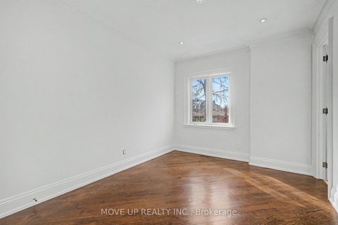 Photo 25 at 226 Glengarry Avenue, Lawrence Park North, Toronto