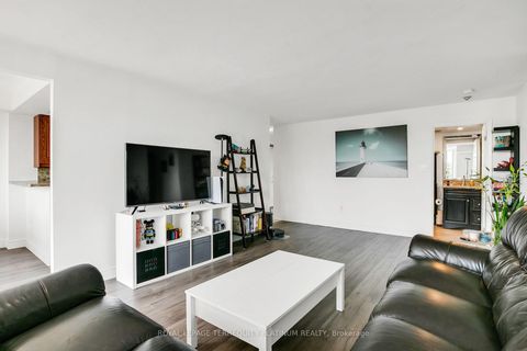 Photo 3 at 413 - 175 Cedar Avenue, Harding, Richmond Hill