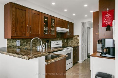 Photo 9 at 413 - 175 Cedar Avenue, Harding, Richmond Hill