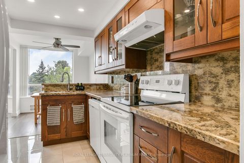 Photo 10 at 413 - 175 Cedar Avenue, Harding, Richmond Hill