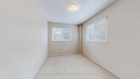 Photo 14 at 1 - 579 Gibney Crescent, Summerhill Estates, Newmarket