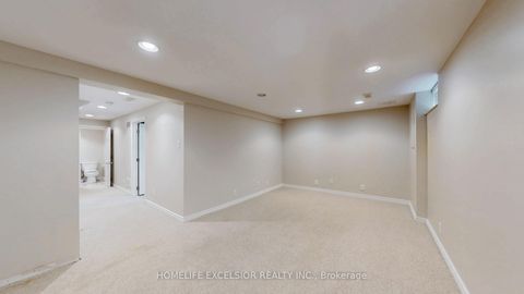 Photo 18 at 1 - 579 Gibney Crescent, Summerhill Estates, Newmarket