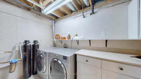 Photo 21 at 1 - 579 Gibney Crescent, Summerhill Estates, Newmarket