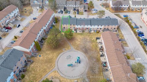 Photo 24 at 1 - 579 Gibney Crescent, Summerhill Estates, Newmarket