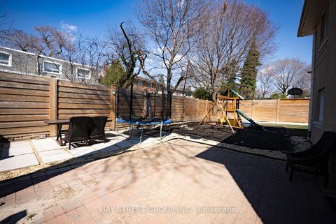 Photo 3 at 38 Foursome Crescent, Windfields, Toronto