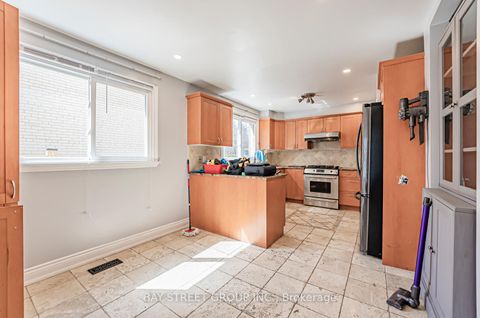 Photo 6 at 38 Foursome Crescent, Windfields, Toronto