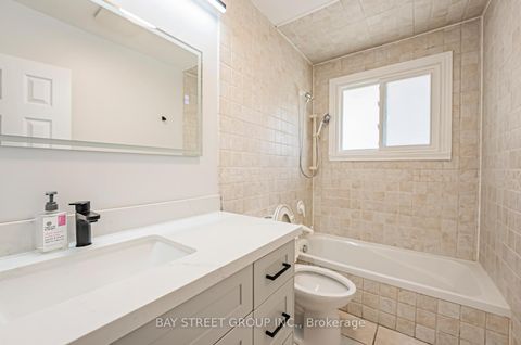 Photo 16 at 38 Foursome Crescent, Windfields, Toronto