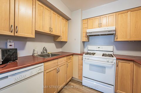 Photo 22 at 38 Foursome Crescent, Windfields, Toronto