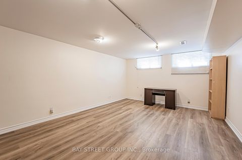 Photo 26 at 38 Foursome Crescent, Windfields, Toronto