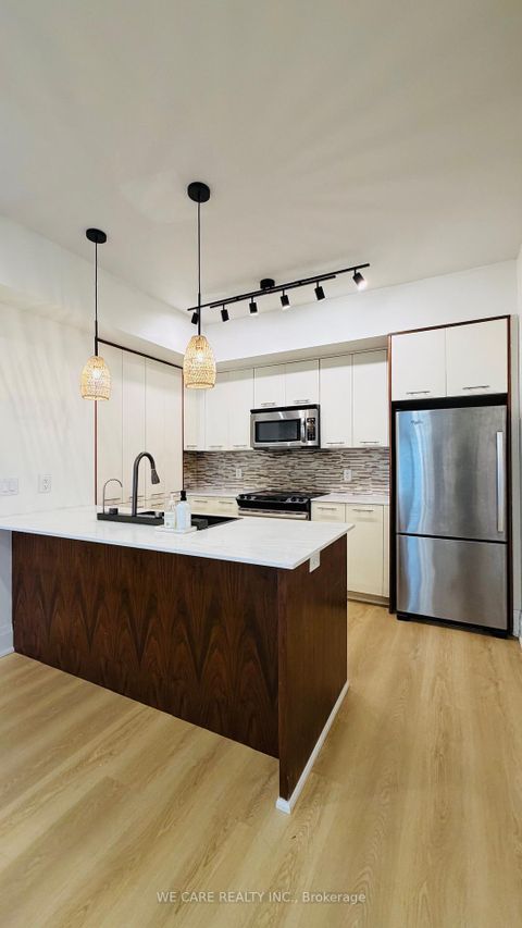 Photo 5 at 15 - 15 Valhalla Inn Road, City Centre West, Toronto